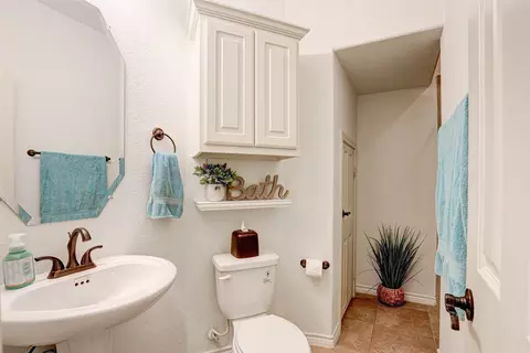 Bath - 11613 Compton Trl, Keller, TX 76244 photo 4 of 4
