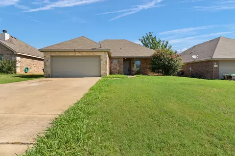 800 Spring Creek St, Cleburne, TX 76031