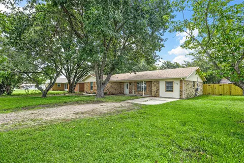 200 Rosemond Ln, Italy, TX 76651