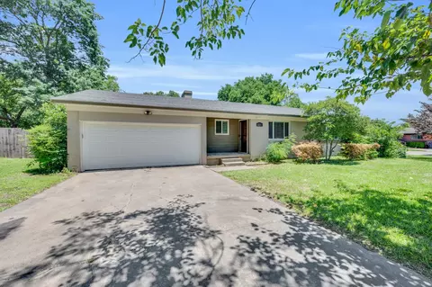 221 Monticello Dr, Waxahachie, TX 75165