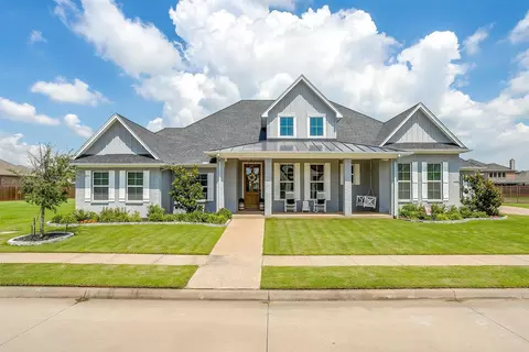 2704 River Path Ct, Burleson, TX 76028