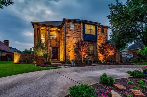 700 Blue Sage Ct, Irving, TX 75063