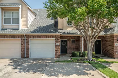2445 Southcourt Cir, Irving, TX 75038