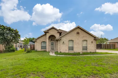 524 Ridgewood St, Lake Dallas, TX 75065