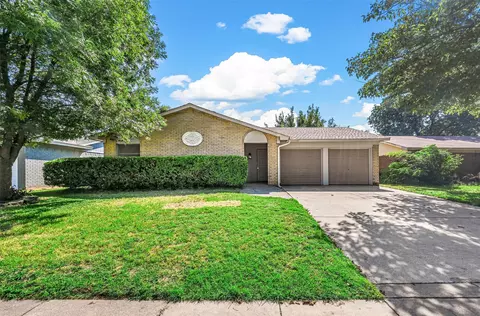 6817 Mccoy Dr, Watauga, TX 76148