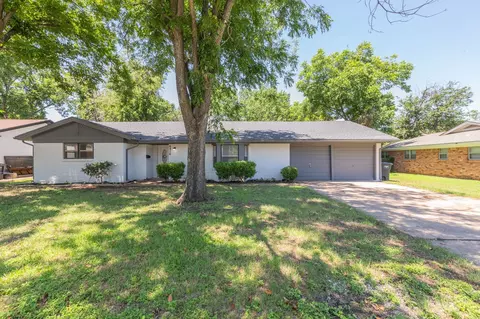 6916 Chippendale Dr, Fort Worth, TX 76134