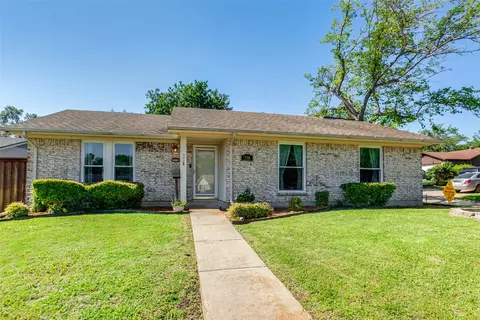 338 Meadowcreek Ln, Garland, TX 75043