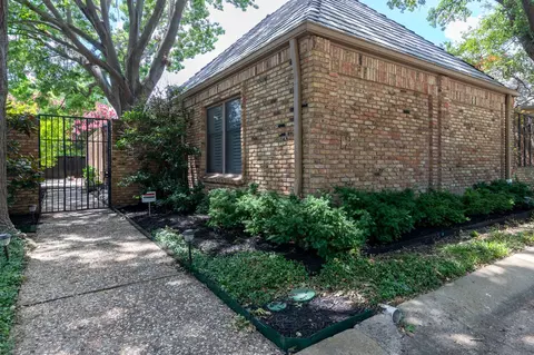 12 Saint Laurent Pl, Dallas, TX 75225