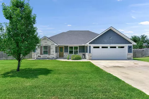 566 W Hughes St, Collinsville, TX 76233