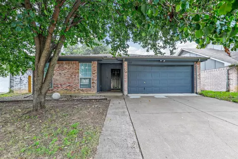 107 Moss Hill Dr, Arlington, TX 76018