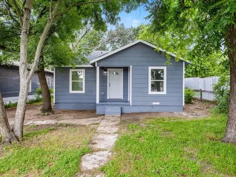 2521 NW Loraine St, Fort Worth, TX 76106
