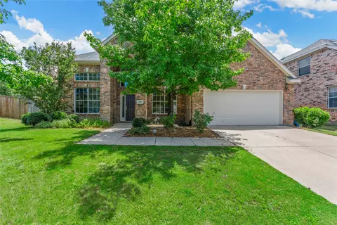 1700 Peregrine Dr, Corinth, TX 76210