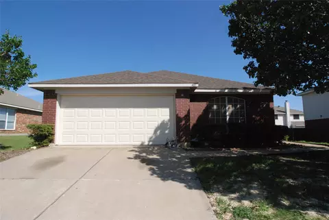 401 Heritage Dr, Crowley, TX 76036