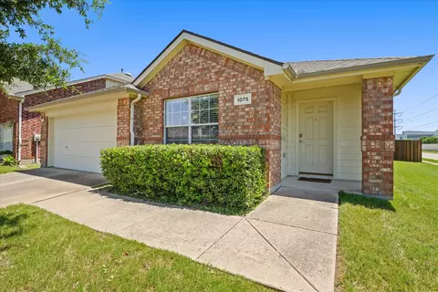 1075 Wood Brook Dr, Grand Prairie, TX 75052