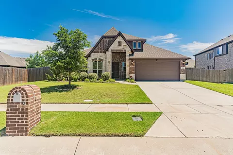 8216 Canyon Dr, Aubrey, TX 76227