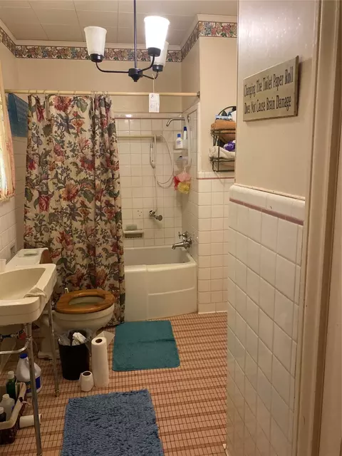 Bath - 801 E Hospital St, San Augustine, TX 75972 photo 3 of 3