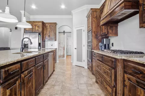 Kitchen - 304 Spring View Ct, Springtown, TX 76082 photo 3 of 4