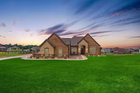 304 Spring View Ct, Springtown, TX 76082