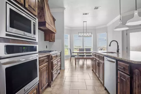 Kitchen - 304 Spring View Ct, Springtown, TX 76082 photo 2 of 4