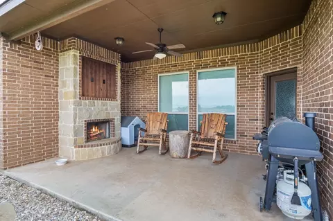 Exterior - 304 Spring View Ct, Springtown, TX 76082 photo 3 of 4