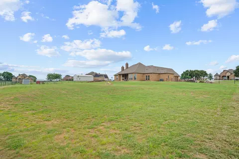 Exterior - 304 Spring View Ct, Springtown, TX 76082 photo 4 of 4