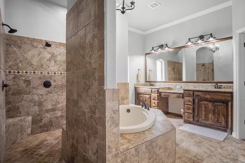 Bath - 304 Spring View Ct, Springtown, TX 76082 photo 2 of 4