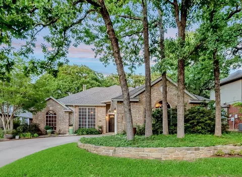 3532 Creekside Ct, Bedford, TX 76021