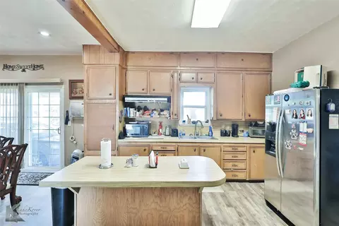 Kitchen - 105 Sandy Ln, Clyde, TX 79510 photo 3 of 4