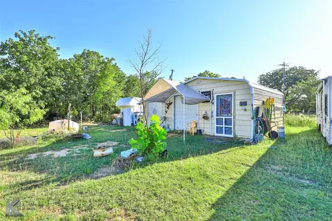 Exterior - 105 Sandy Ln, Clyde, TX 79510 photo 9 of 10