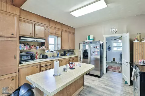 Kitchen - 105 Sandy Ln, Clyde, TX 79510 photo 2 of 4