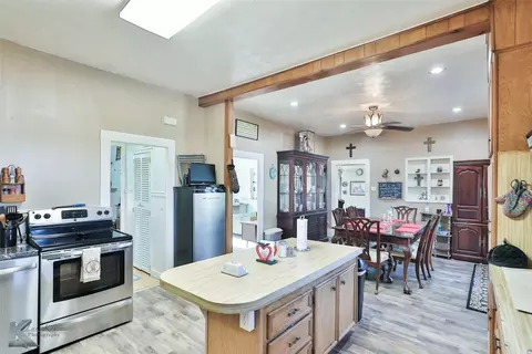 Kitchen - 105 Sandy Ln, Clyde, TX 79510 photo 4 of 4