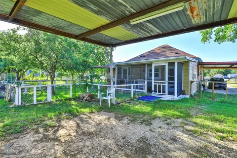 Exterior - 105 Sandy Ln, Clyde, TX 79510 photo 6 of 10