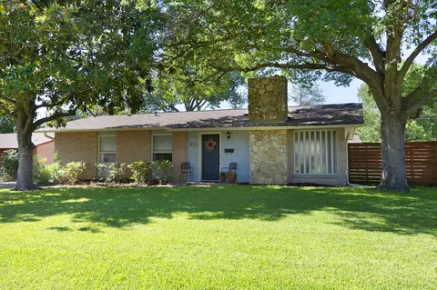 922 Warfield Way, Richardson, TX 75080