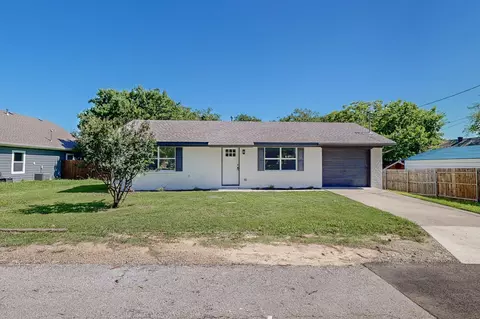 214 Evans St, Pilot Point, TX 76258 photo 3
