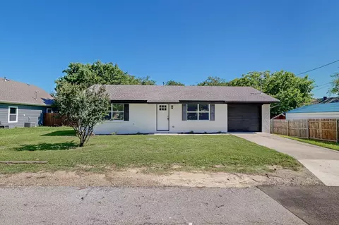 214 Evans St, Pilot Point, TX 76258