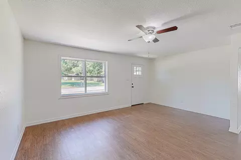 214 Evans St, Pilot Point, TX 76258 photo 9