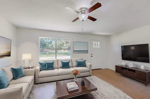 214 Evans St, Pilot Point, TX 76258 photo 8
