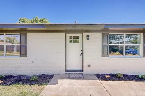 214 Evans St, Pilot Point, TX 76258 photo 6