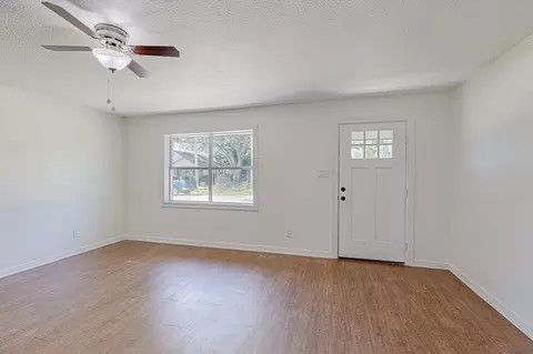 214 Evans St, Pilot Point, TX 76258 photo 7