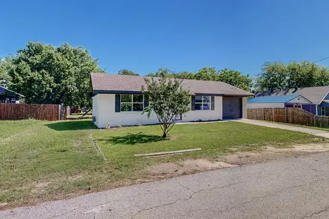214 Evans St, Pilot Point, TX 76258 photo 5
