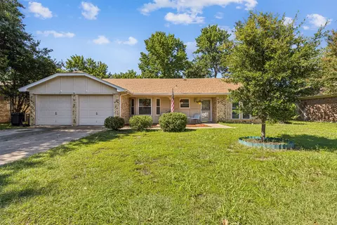 1009 Hazelwood Dr, Mansfield, TX 76063