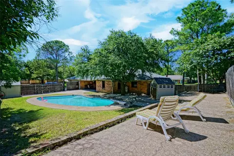 1805 Rockmoor Dr, Edgecliff Village, TX 76134