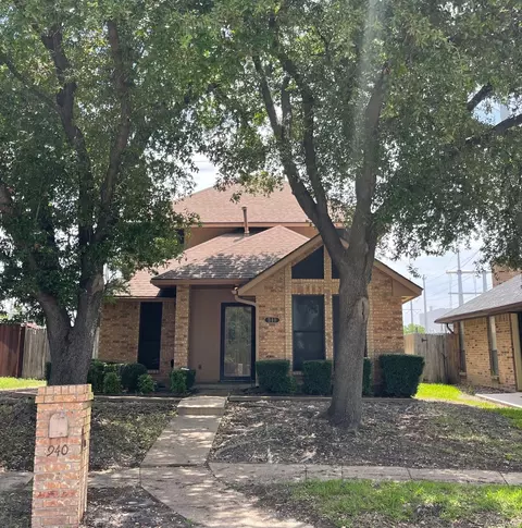 940 Winding Creek Dr, Mesquite, TX 75149