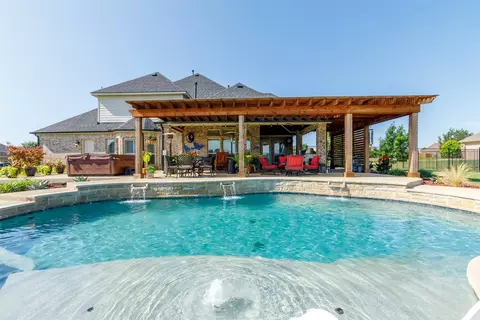 178 Las Colinas Trl, Cross Roads, TX 76227