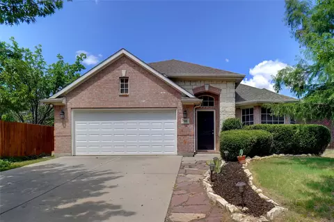 701 Red Elm Ln, Fort Worth, TX 76131