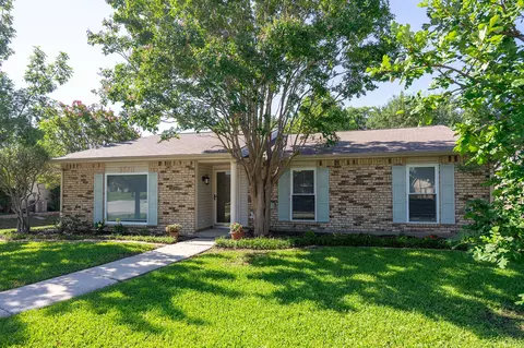 5581 Squires Dr, The Colony, TX 75056