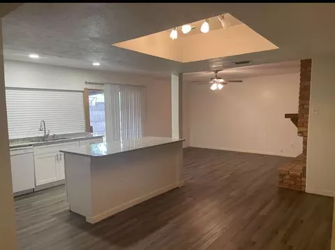 132 Faircrest Dr, Desoto, TX 75115