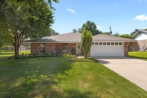 140 Ben Hogan Dr, Stephenville, TX 76401