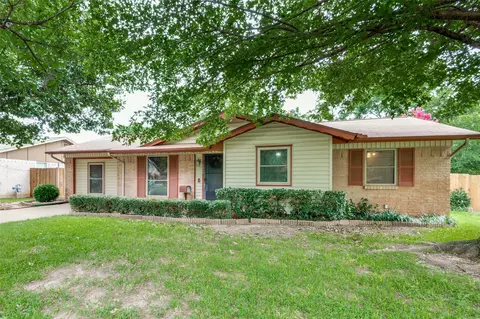 1200 Glenn Dr, Euless, TX 76039 photo 2