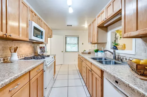 1200 Glenn Dr, Euless, TX 76039 photo 6